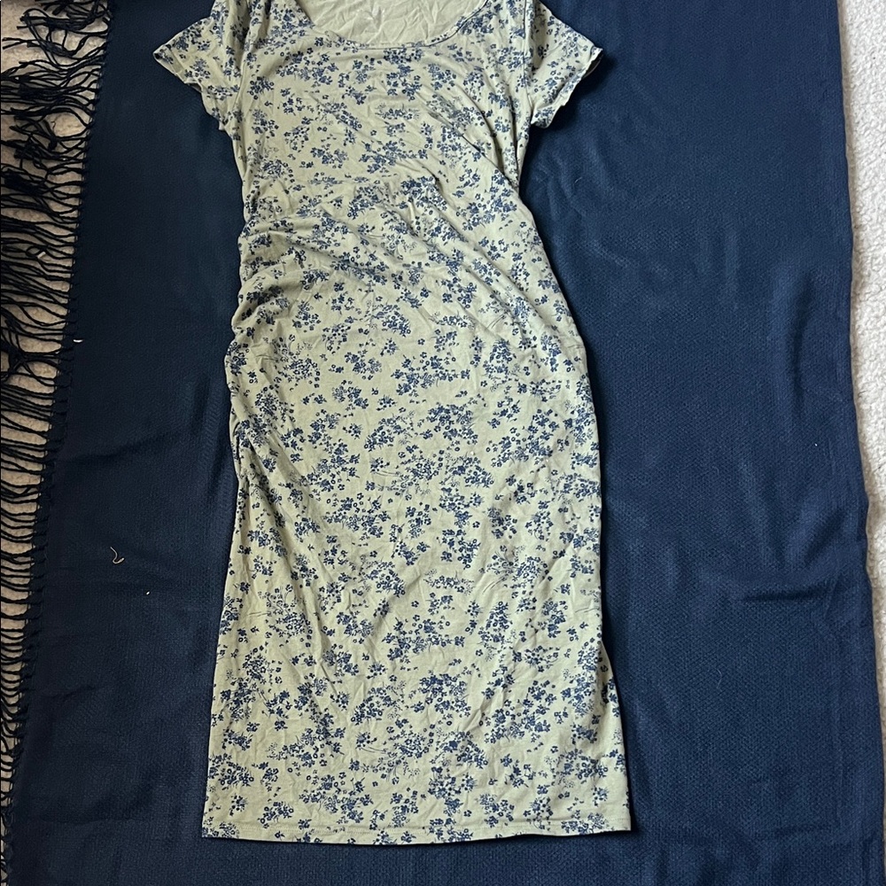 Chic Floral Midi Dress in Blue and Cream